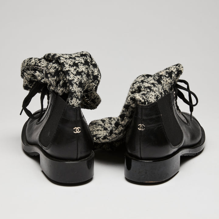 Pre-Loved Chanel ™ 2011 Black Tweed and Leather Boots Size 38
