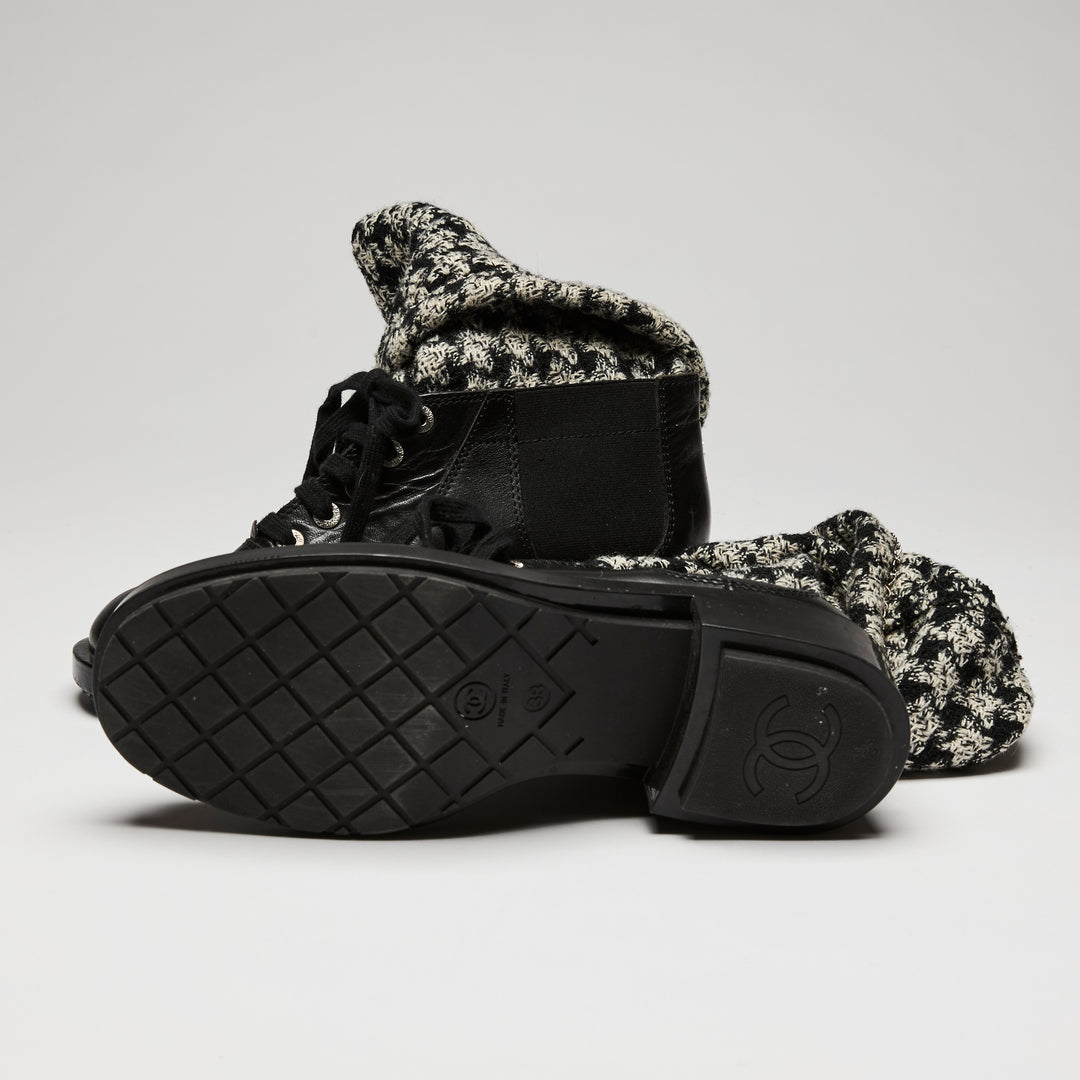 Pre-Loved Chanel ™ 2011 Black Tweed and Leather Boots Size 38