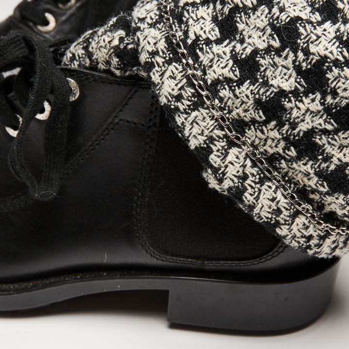 Pre-Loved Chanel ™ 2011 Black Tweed and Leather Boots Size 38