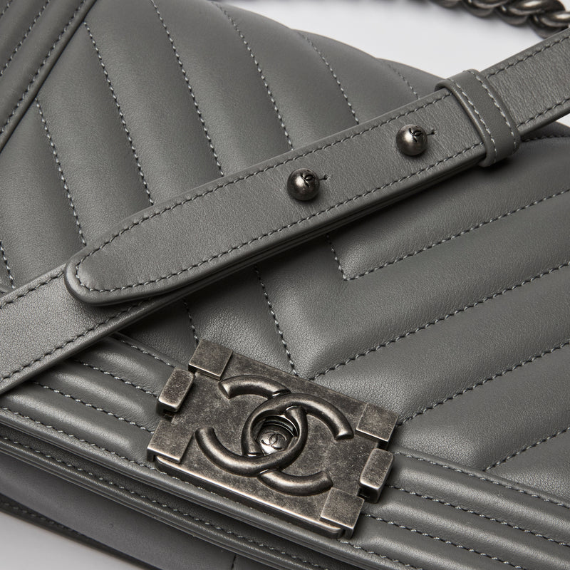 Pre-Loved Chanel ™ Grey Lambskin Boy Bag