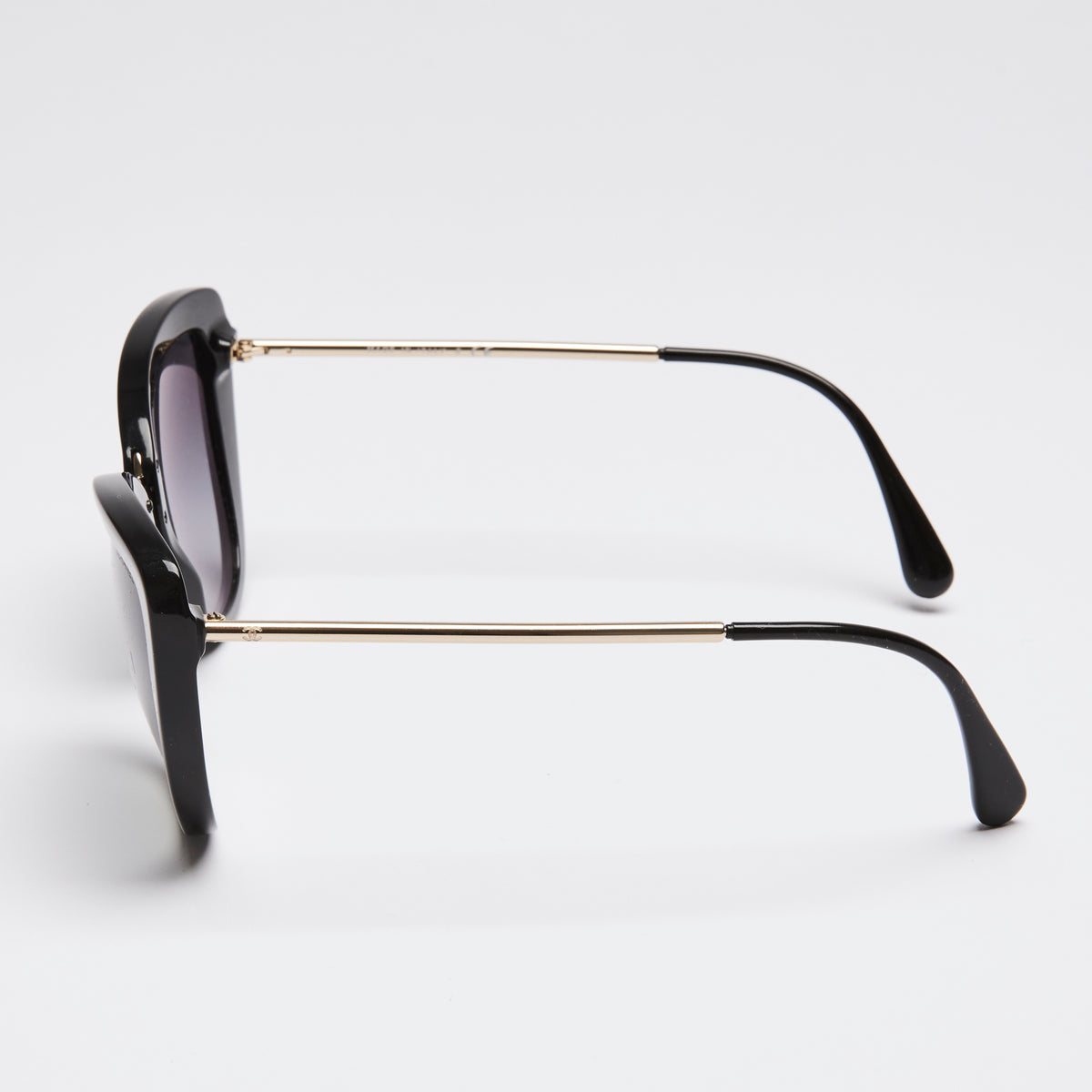 Pre-Loved Chanel ™ Black and Gold Cat-Eye Sunglasses