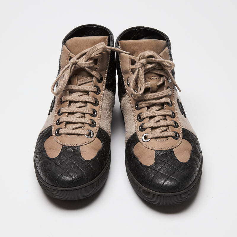Pre-Loved Chanel™ Two Tone Black/Tan Calfskin & Lambskin Leather Sneakers Size 41