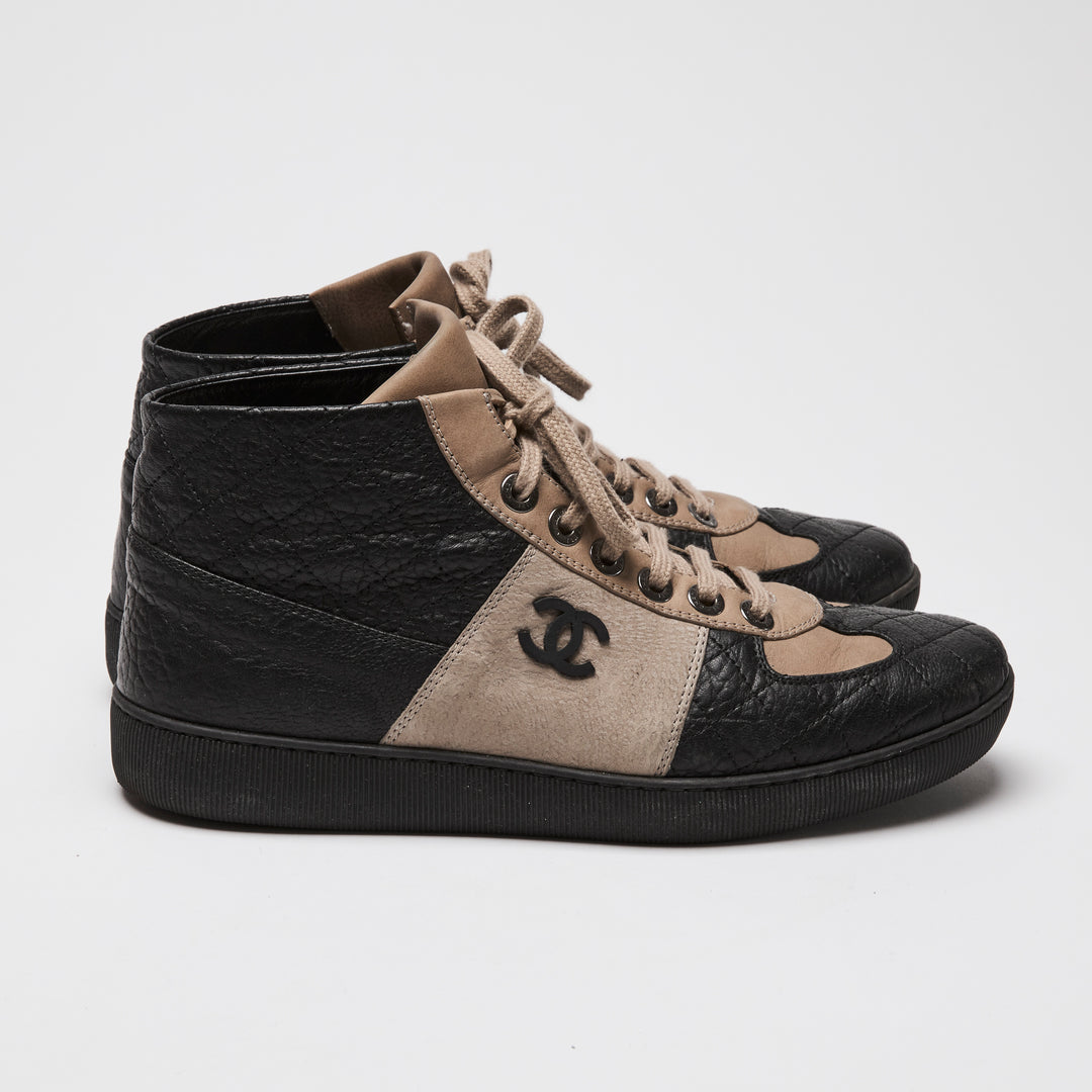 Pre-Loved Chanel™ Two Tone Black/Tan Calfskin & Lambskin Leather Sneakers Size 41