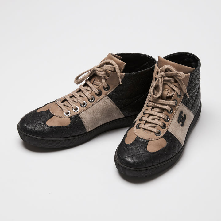 Pre-Loved Chanel™ Two Tone Black/Tan Calfskin & Lambskin Leather Sneakers Size 41
