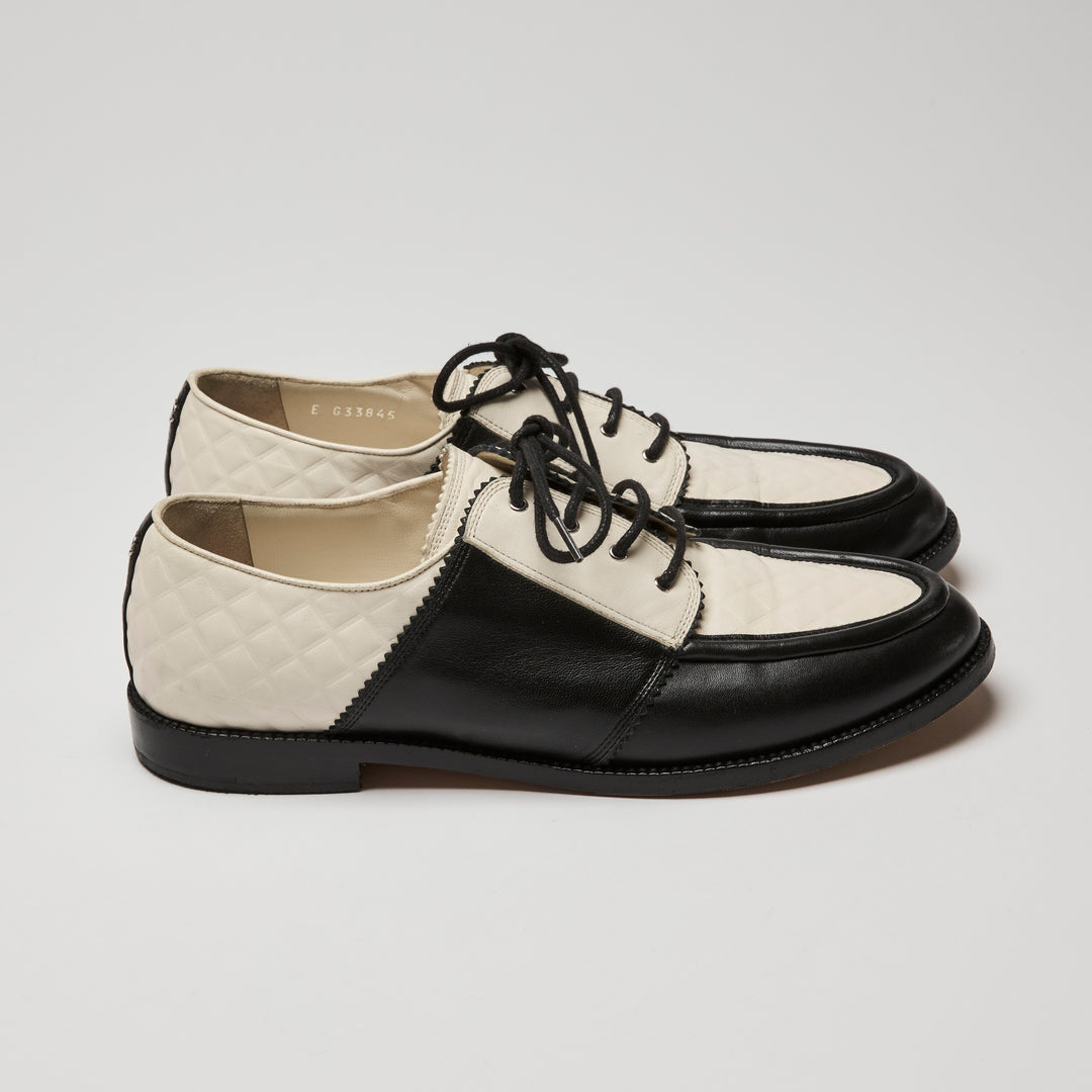 Pre-Loved Chanel™ Black Lambskin & White Calfskin Leather Derbies Size 40