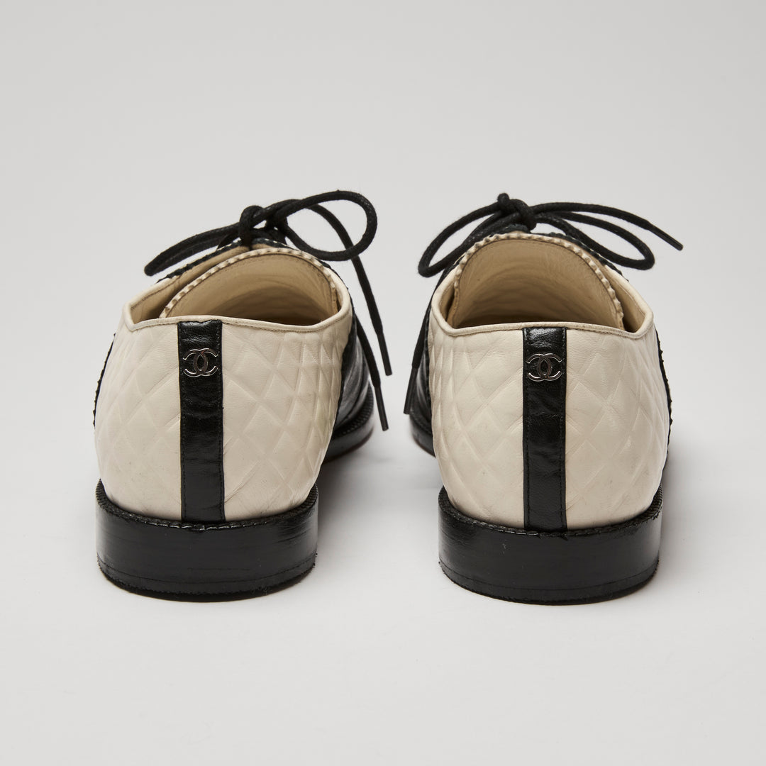 Pre-Loved Chanel™ Black Lambskin & White Calfskin Leather Derbies Size 40