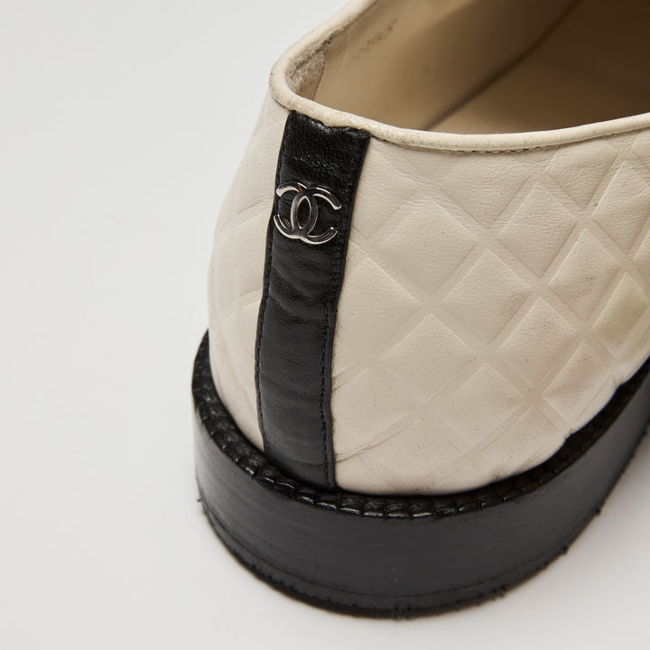 Pre-Loved Chanel™ Black Lambskin & White Calfskin Leather Derbies Size 40