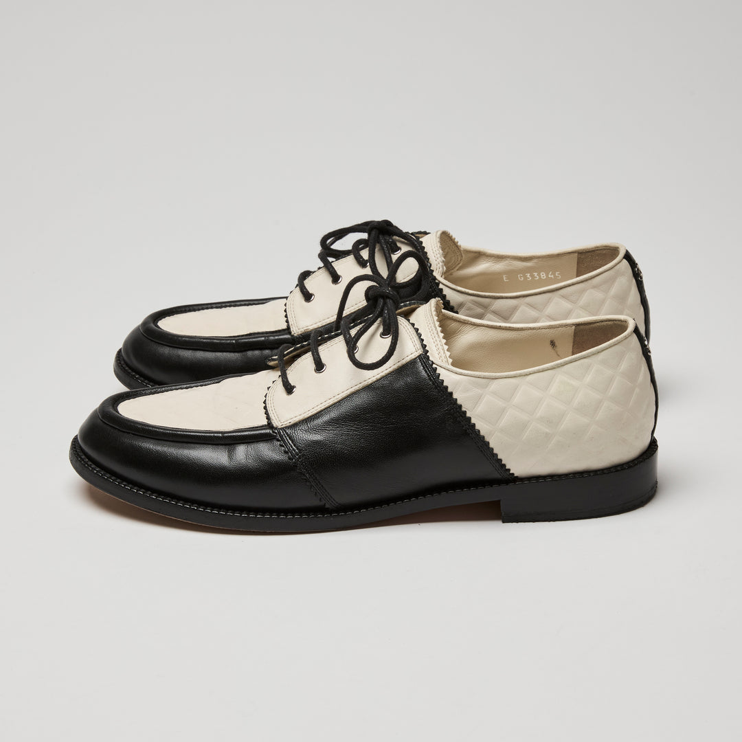 Pre-Loved Chanel™ Black Lambskin & White Calfskin Leather Derbies Size 40