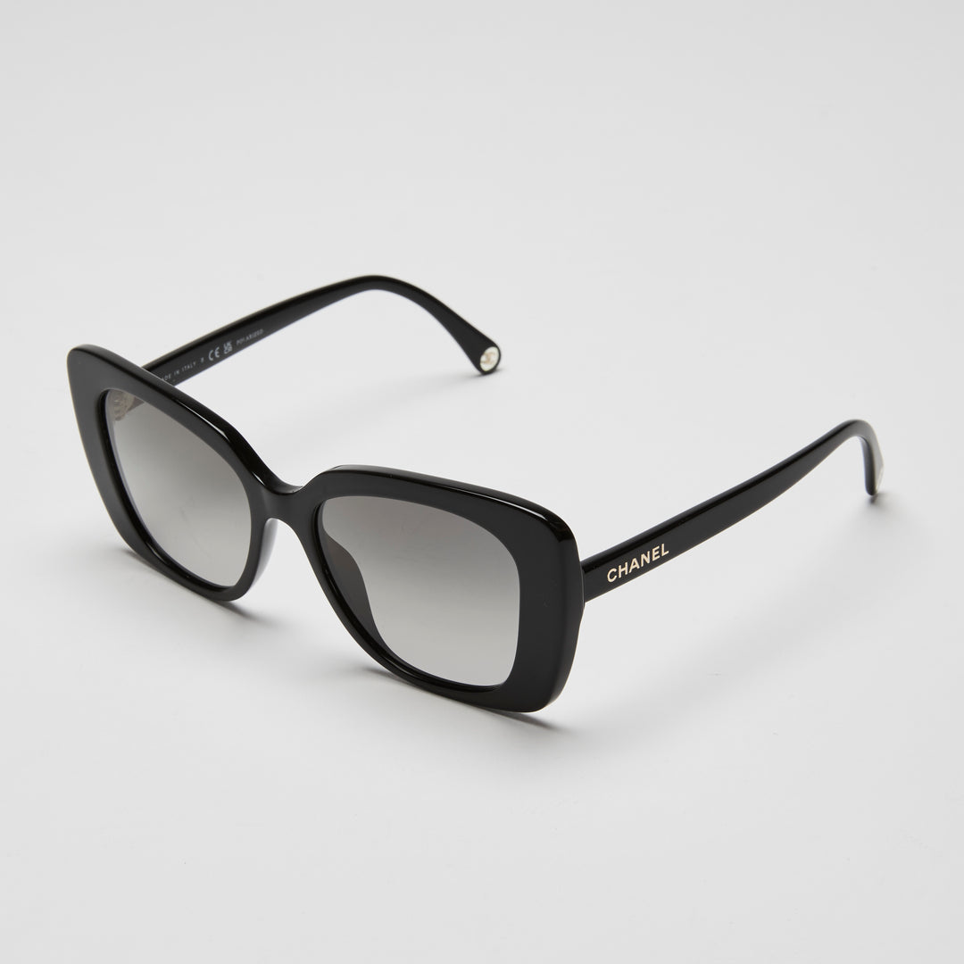 Pre-Loved Chanel™ Black Square Frame Sunglasses
