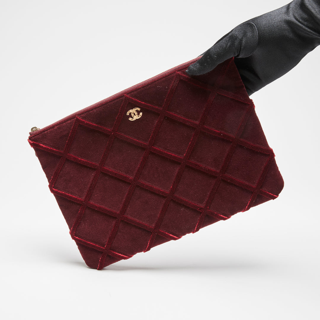 Pre-Loved Chanel™ Burgundy Velvet Quilted Clutch
