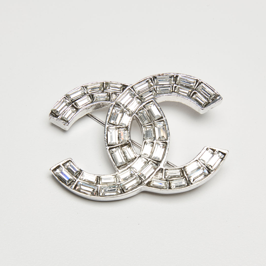 Pre-Loved Chanel™ Silver-Tone Interlocking Logo Brooch