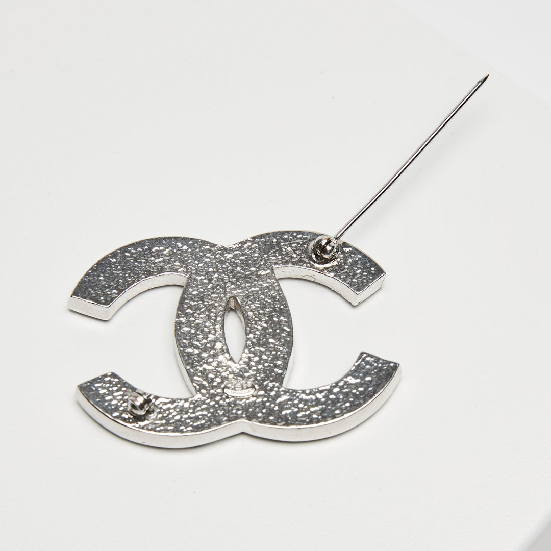 Pre-Loved Chanel™ Silver-Tone Interlocking Logo Brooch