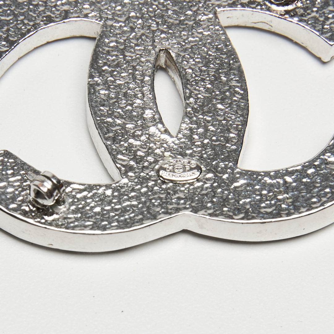 Pre-Loved Chanel™ Silver-Tone Interlocking Logo Brooch