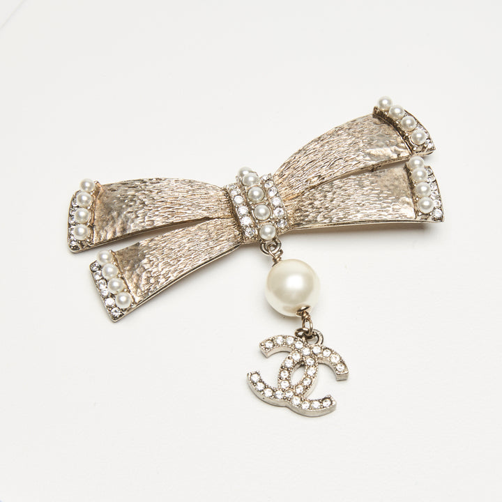 Pre-Loved Chanel™ Champagne Gold-Tone Bow & Logo Faux Pearl Drop Brooch