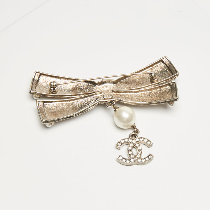 Pre-Loved Chanel™ Champagne Gold-Tone Bow & Logo Faux Pearl Drop Brooch