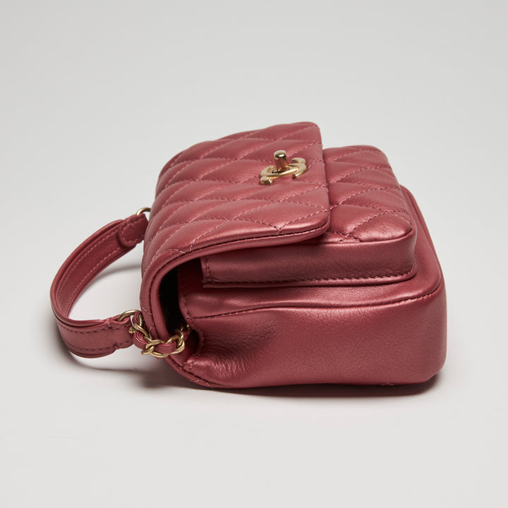 Pre-Loved Chanel™ Metallic Coral Grained Leather Crossbody Bag