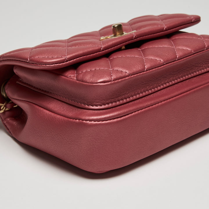 Pre-Loved Chanel™ Metallic Coral Grained Leather Crossbody Bag