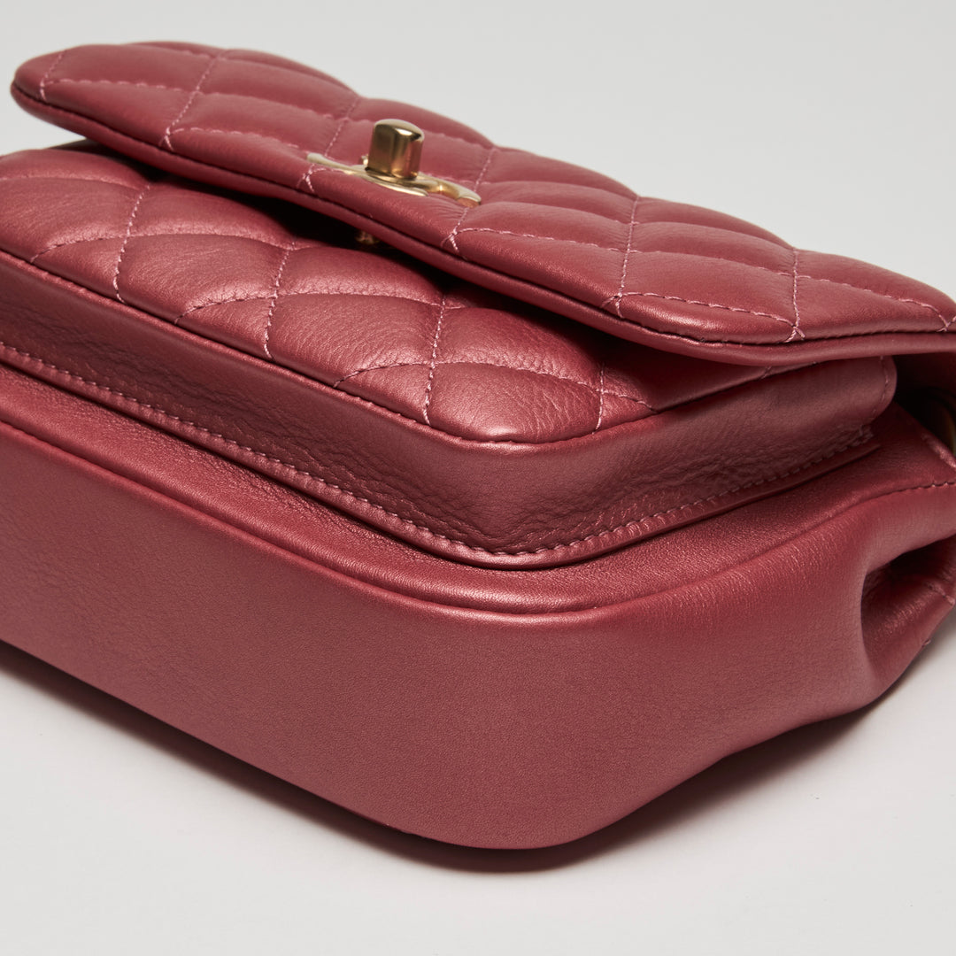 Pre-Loved Chanel™ Metallic Coral Grained Leather Crossbody Bag