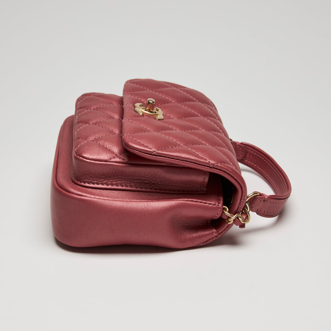 Pre-Loved Chanel™ Metallic Coral Grained Leather Crossbody Bag