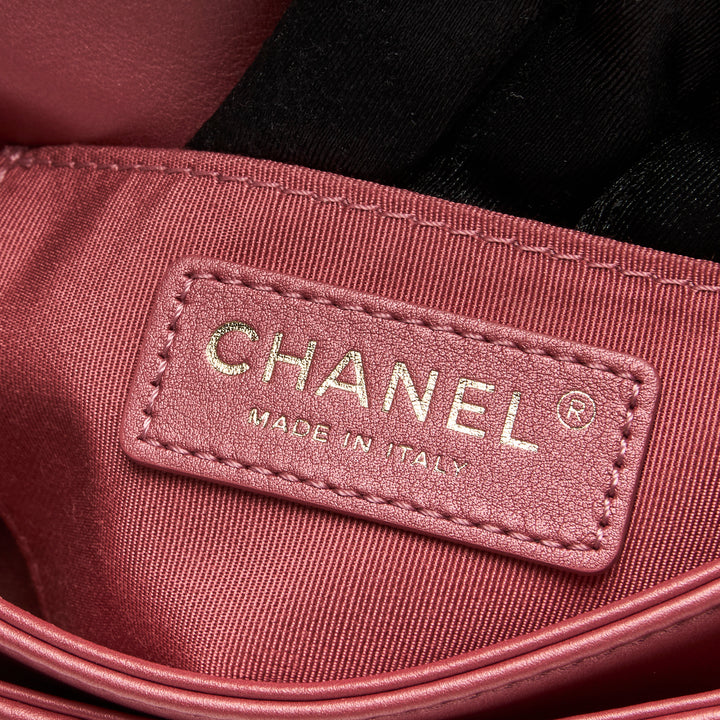 Pre-Loved Chanel™ Metallic Coral Grained Leather Crossbody Bag