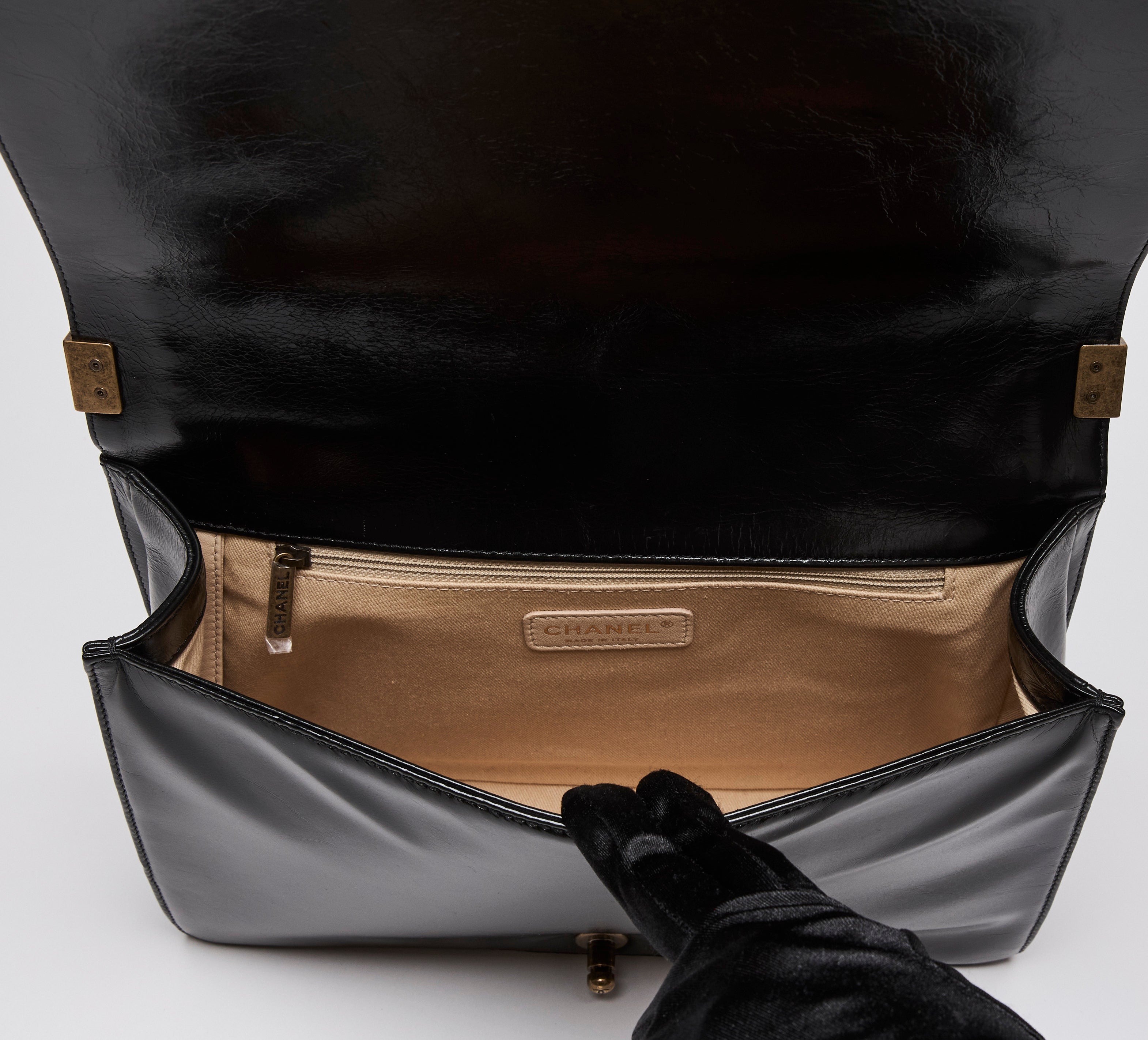 Chanel boy bag preloved 2025