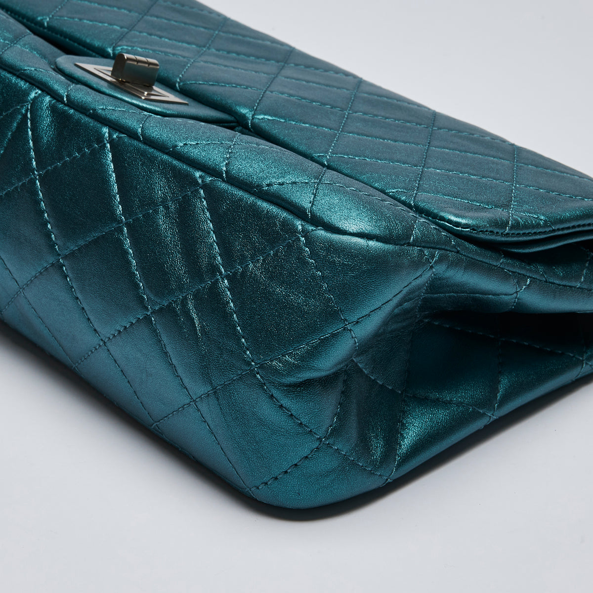 Excellent Pre-Loved Teal Metallic Leather Large Double Flap Bag with Ruthenium Bijou Chain and Turn Lock.(corner)