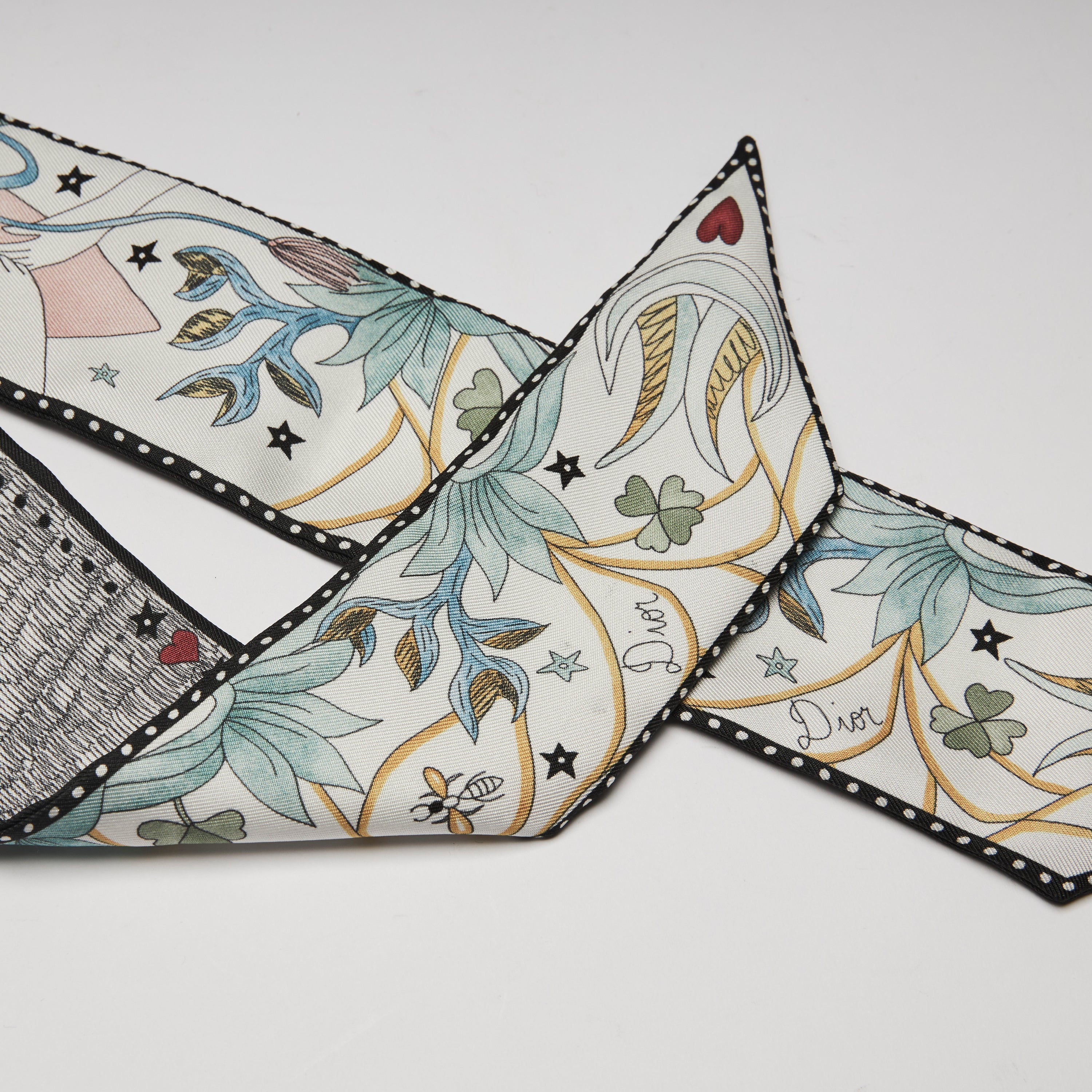 Excellent Pre-Loved Multicolor Print Silk Twilly with Ponted Ends. (close up)