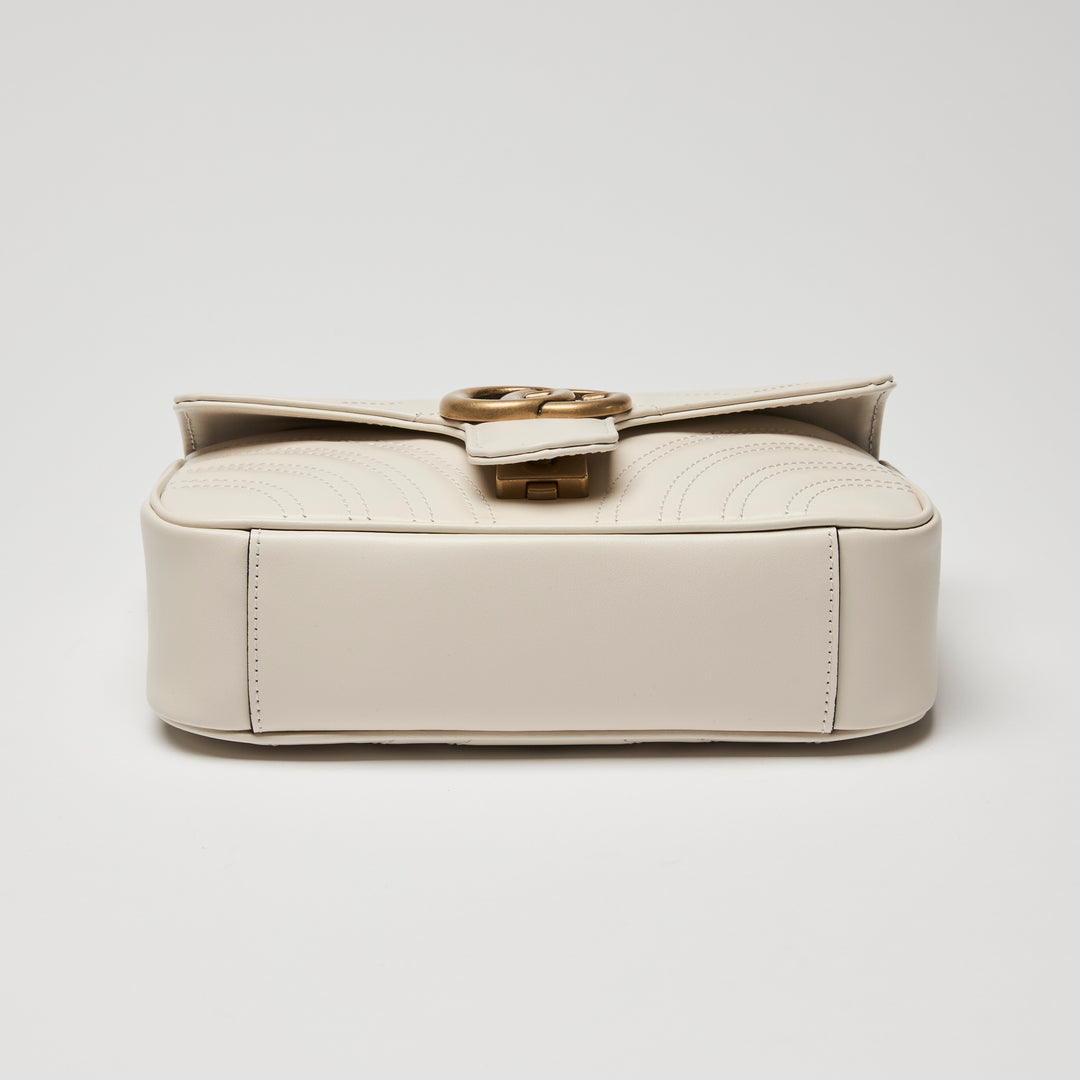 Gucci White Calfskin Leather Small GG Marmont Chain Flap Bag