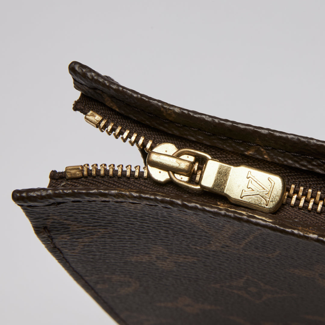 Excellent Pre-Loved Monogram Coated Canvas Toiletry Pouch. (zipper)